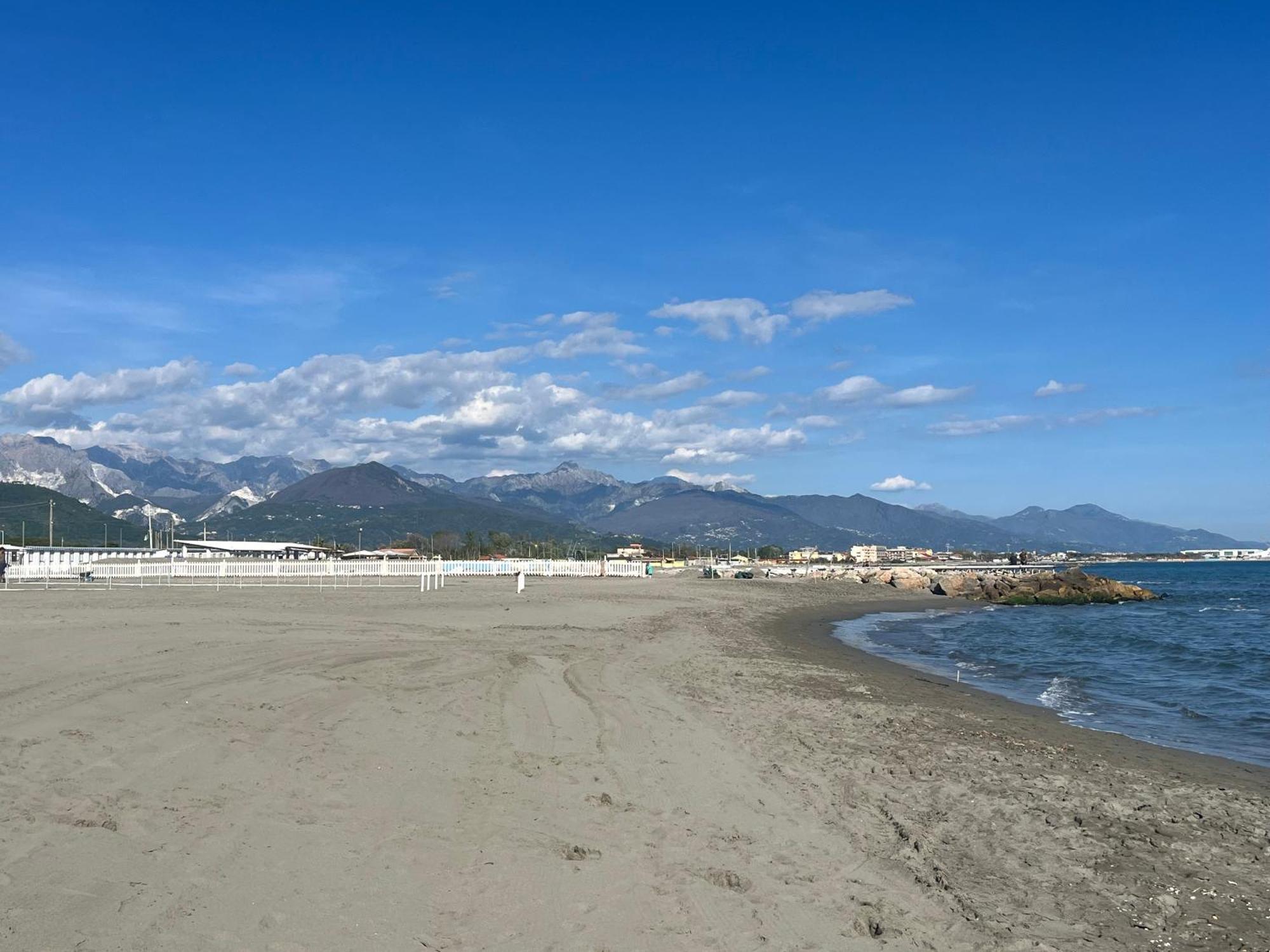 Chalet Camping River Italie Met 2 Slaapkamers Ameglia Esterno foto