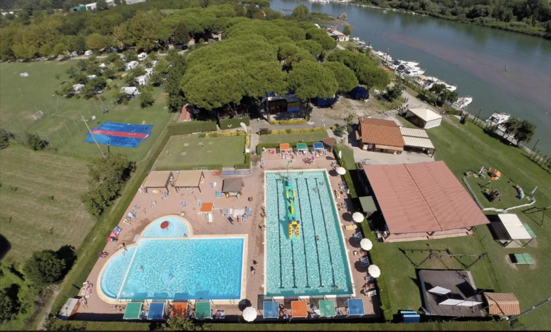 Chalet Camping River Italie Met 2 Slaapkamers Ameglia Esterno foto