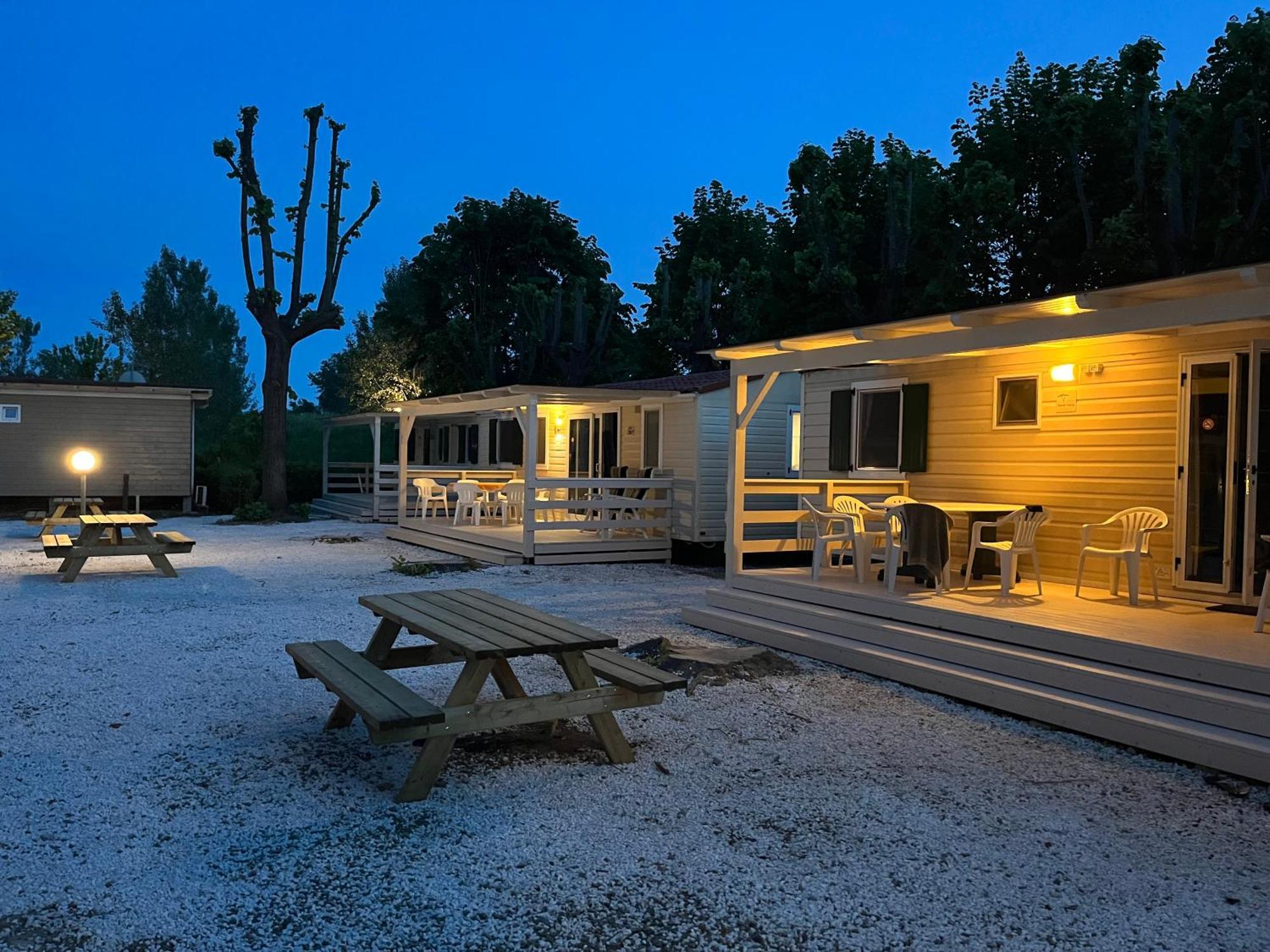 Chalet Camping River Italie Met 2 Slaapkamers Ameglia Esterno foto