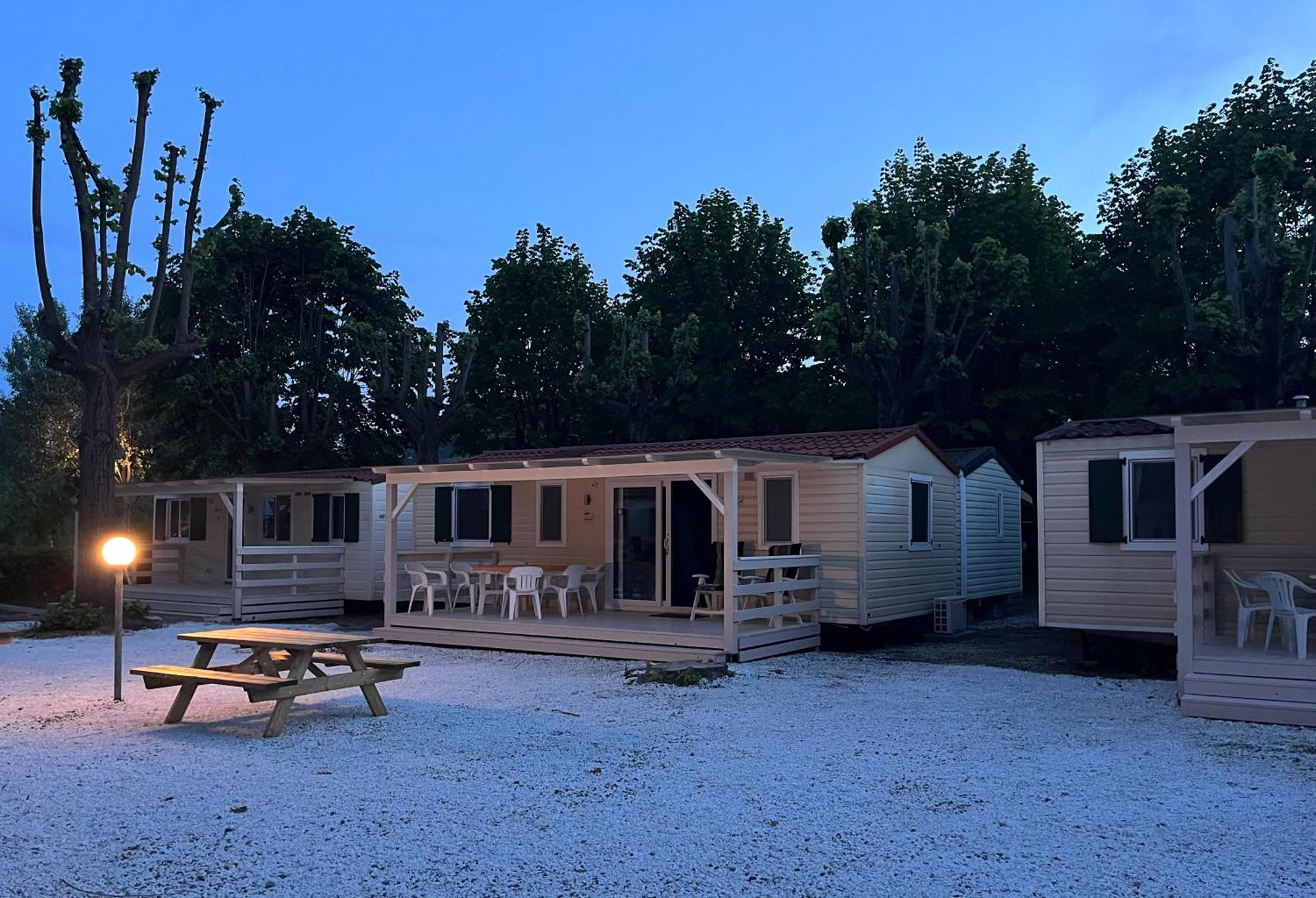 Chalet Camping River Italie Met 2 Slaapkamers Ameglia Esterno foto
