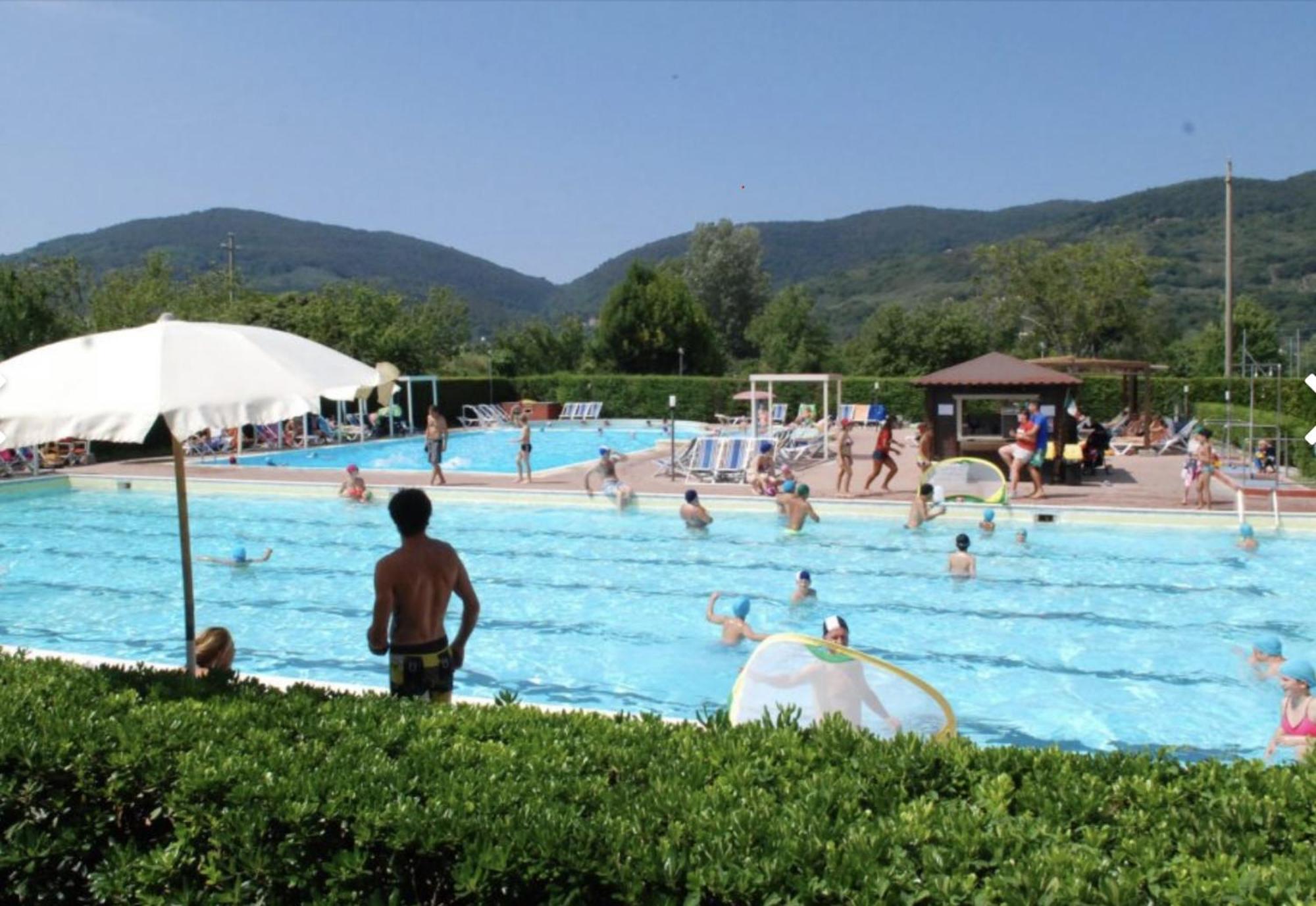 Chalet Camping River Italie Met 2 Slaapkamers Ameglia Esterno foto